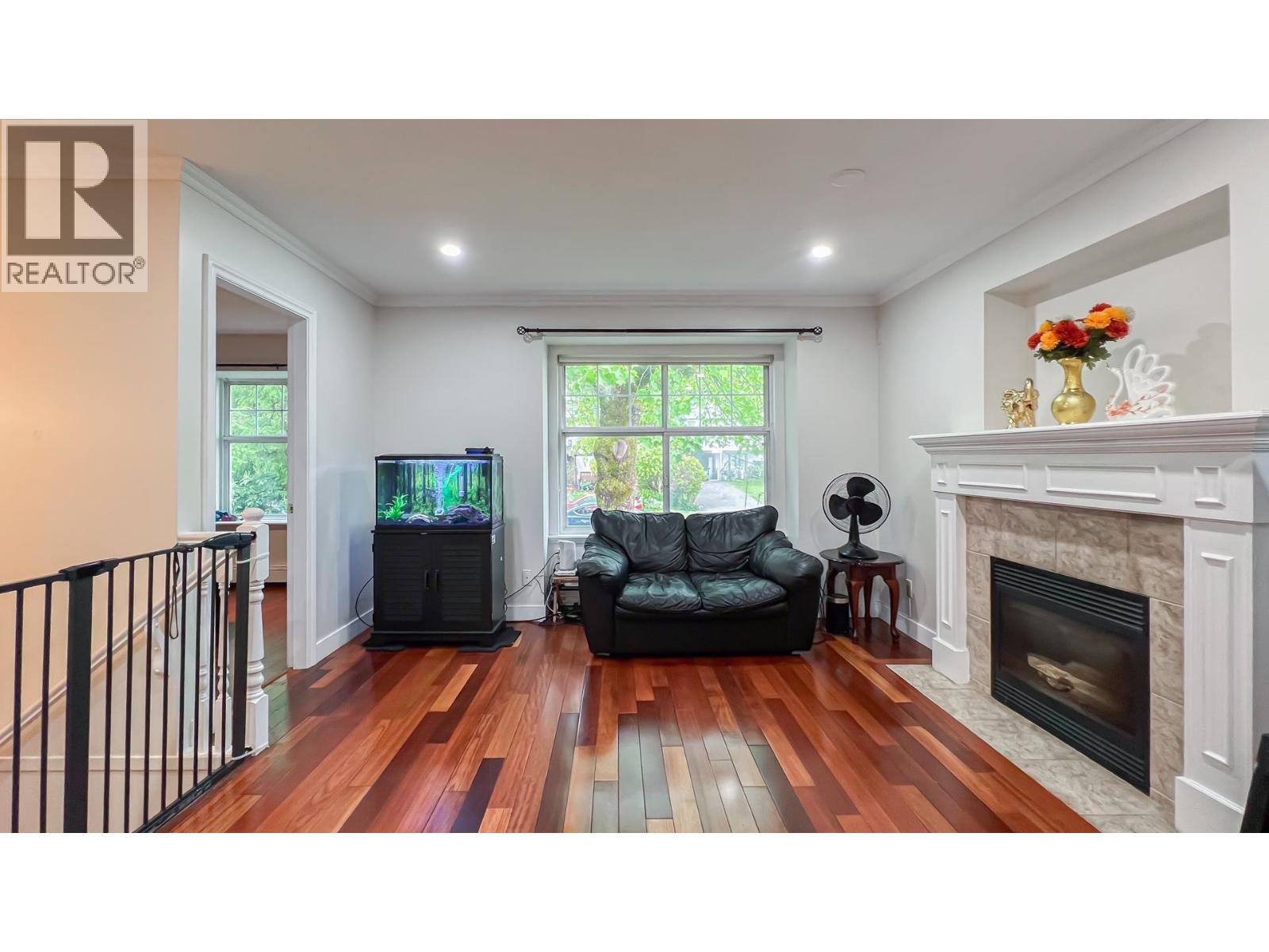 1553 Burrill Avenue, North Vancouver, British Columbia  V7K 1L8 - Photo 2 - R3080150