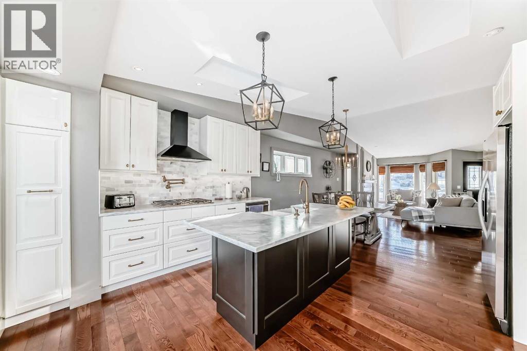 52 Hidden Vale Crescent Nw, Calgary, Alberta  T3A 5B5 - Photo 7 - A2276164