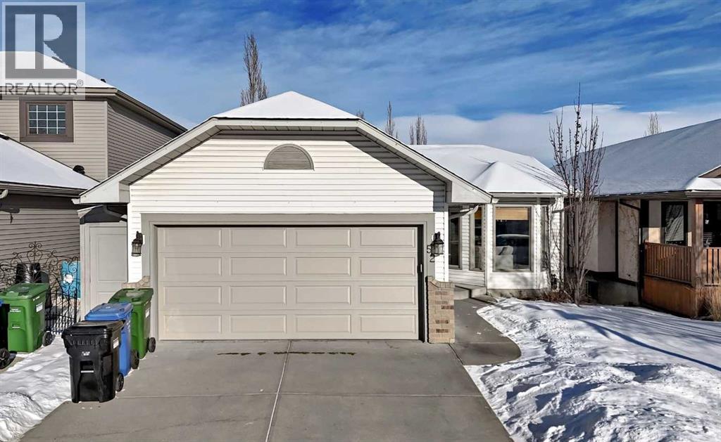 52 Hidden Vale Crescent Nw, Calgary, Alberta  T3A 5B5 - Photo 5 - A2276164