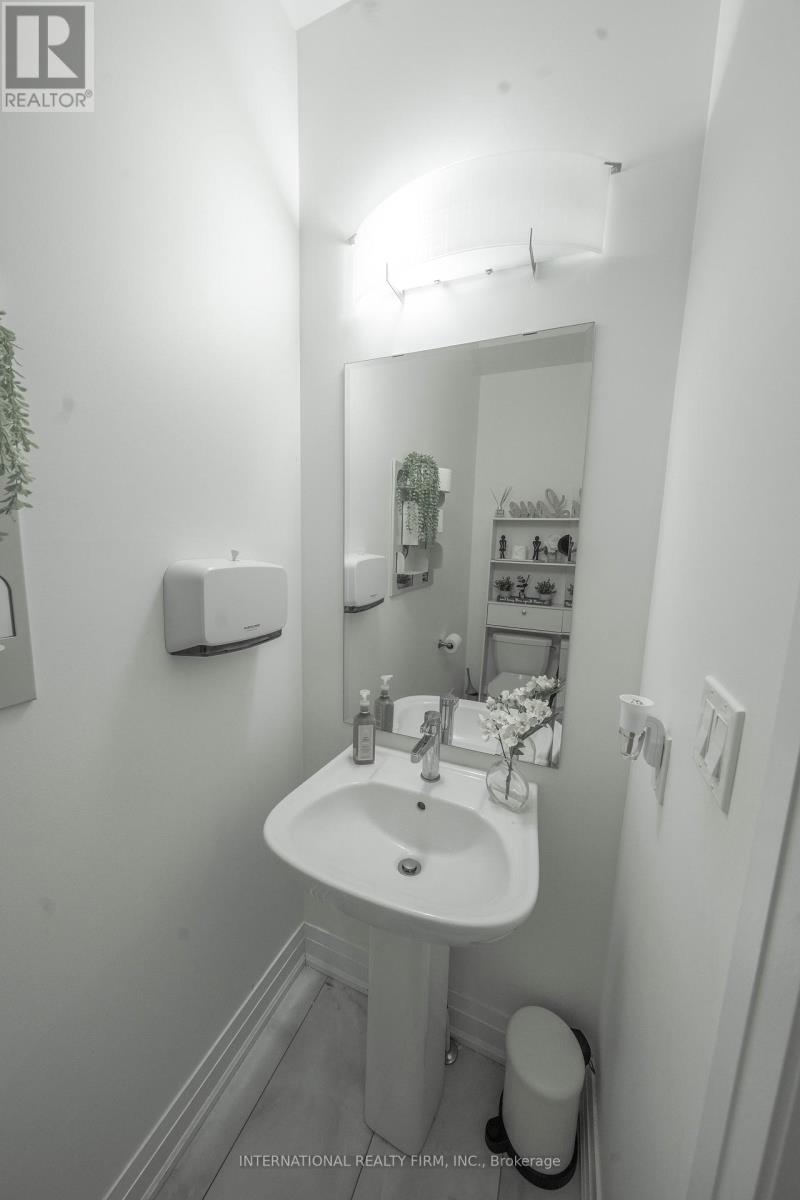 61 Tiberini Way, Bradford West Gwillimbury, Ontario  L3Z 4K3 - Photo 41 - N12683226