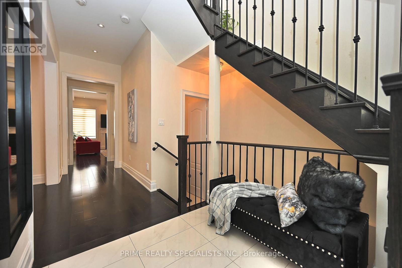 19 Cloverhaven Rd Road, Brampton, Ontario  L6P 4E4 - Photo 10 - W12701732