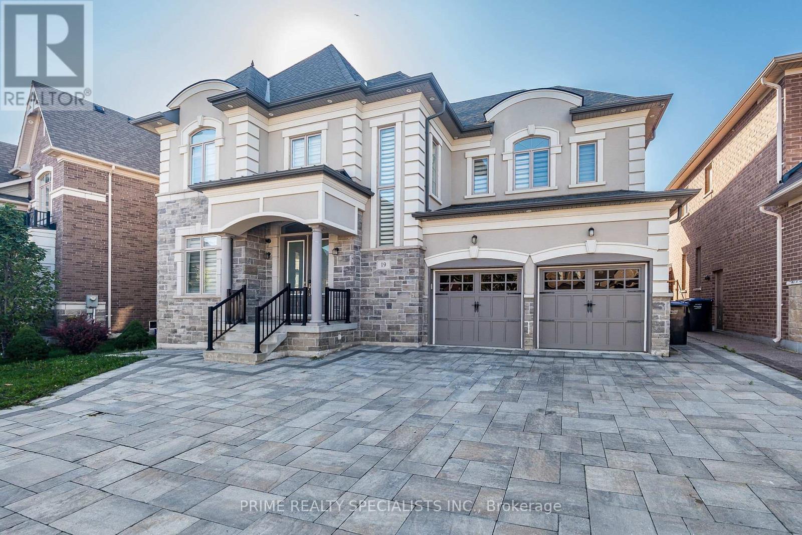 19 Cloverhaven Rd Road, Brampton, Ontario  L6P 4E4 - Photo 2 - W12701732