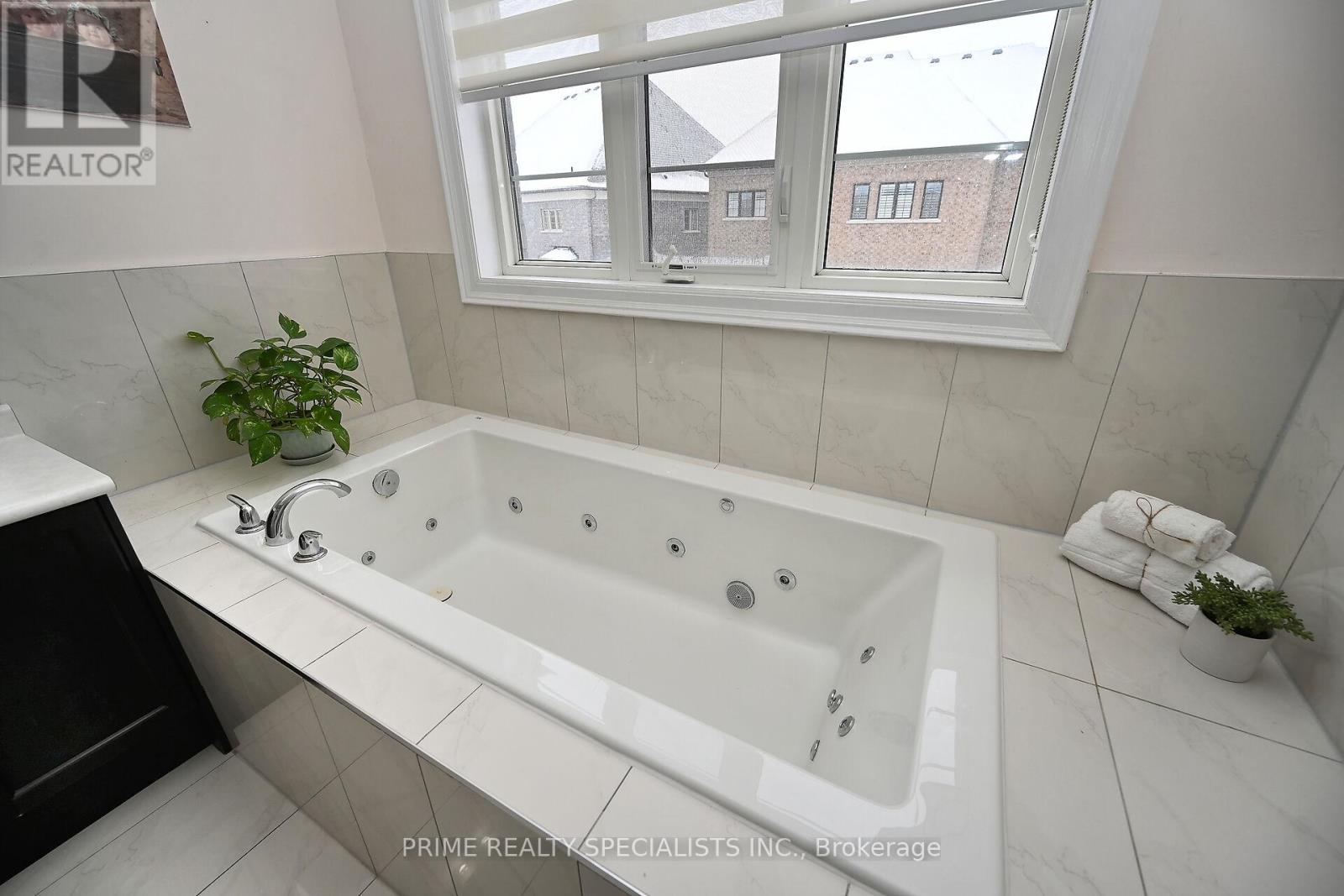 19 Cloverhaven Rd Road, Brampton, Ontario  L6P 4E4 - Photo 31 - W12701732