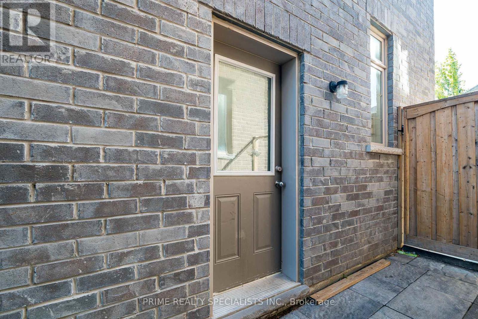 19 Cloverhaven Rd Road, Brampton, Ontario  L6P 4E4 - Photo 4 - W12701732