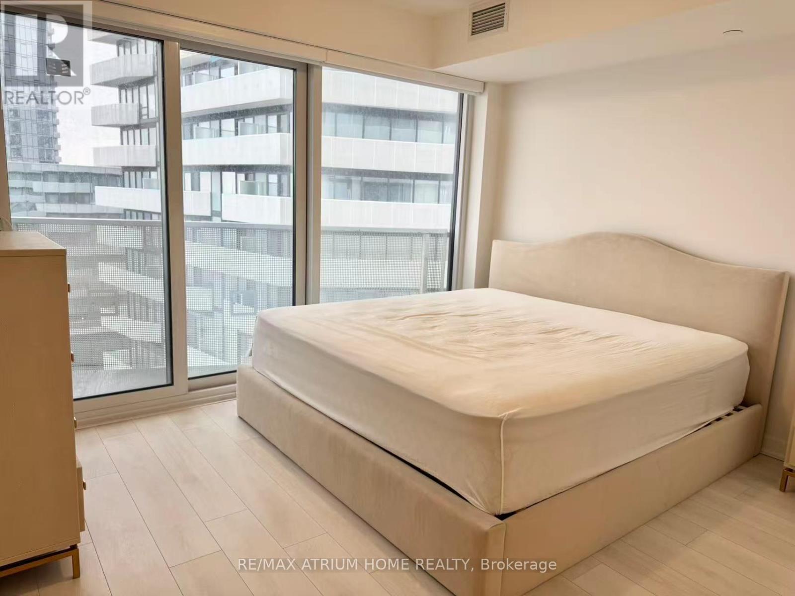 5210 - 88 Harbour Street, Toronto, Ontario  M5J 1B7 - Photo 8 - C12699702