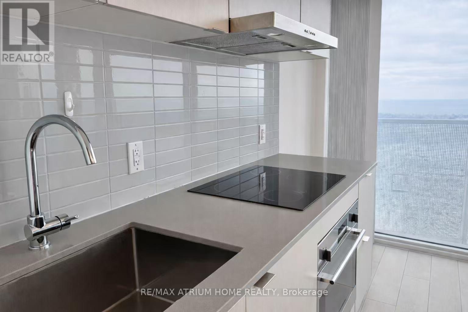 5210 - 88 Harbour Street, Toronto, Ontario  M5J 1B7 - Photo 4 - C12699702