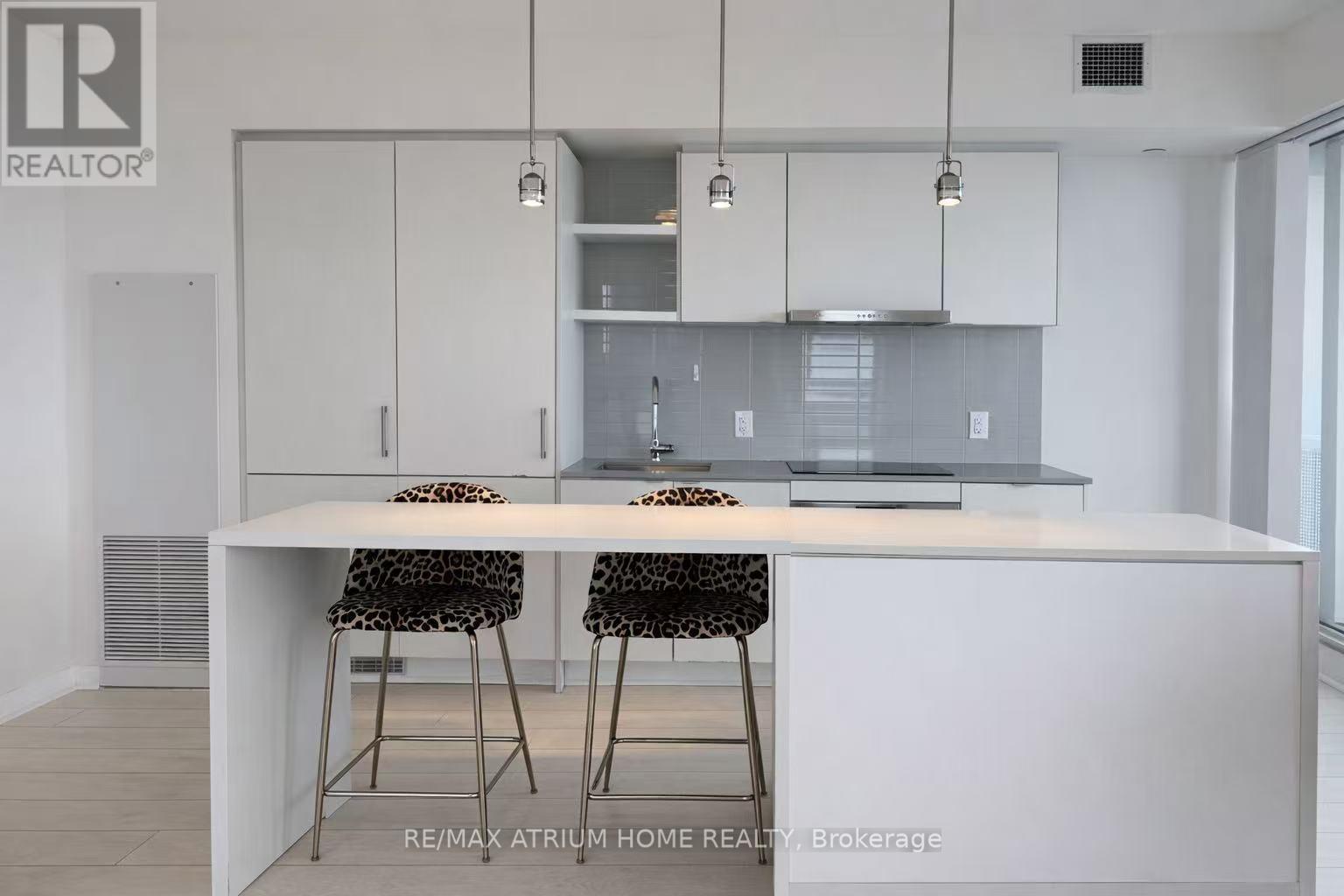 5210 - 88 Harbour Street, Toronto, Ontario  M5J 1B7 - Photo 2 - C12699702