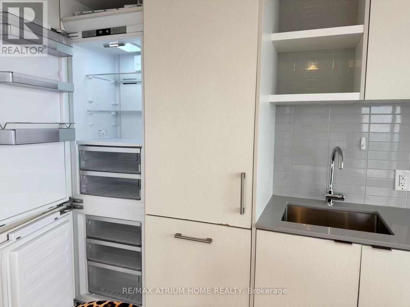 5210 - 88 Harbour Street, Toronto, Ontario  M5J 1B7 - Photo 5 - C12699702