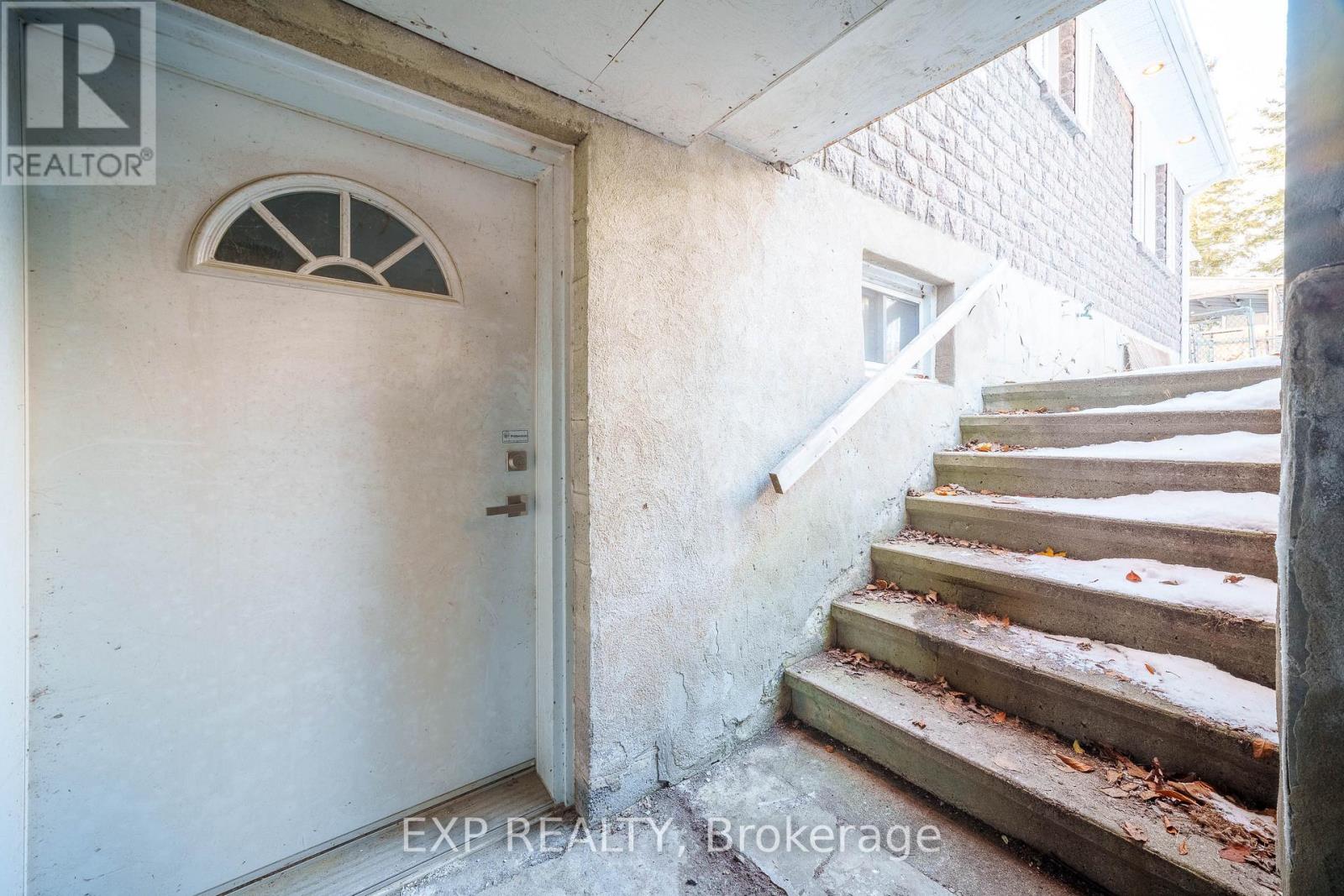 661 Blair Road, Ottawa, Ontario  K1J 7M4 - Photo 5 - X12701740