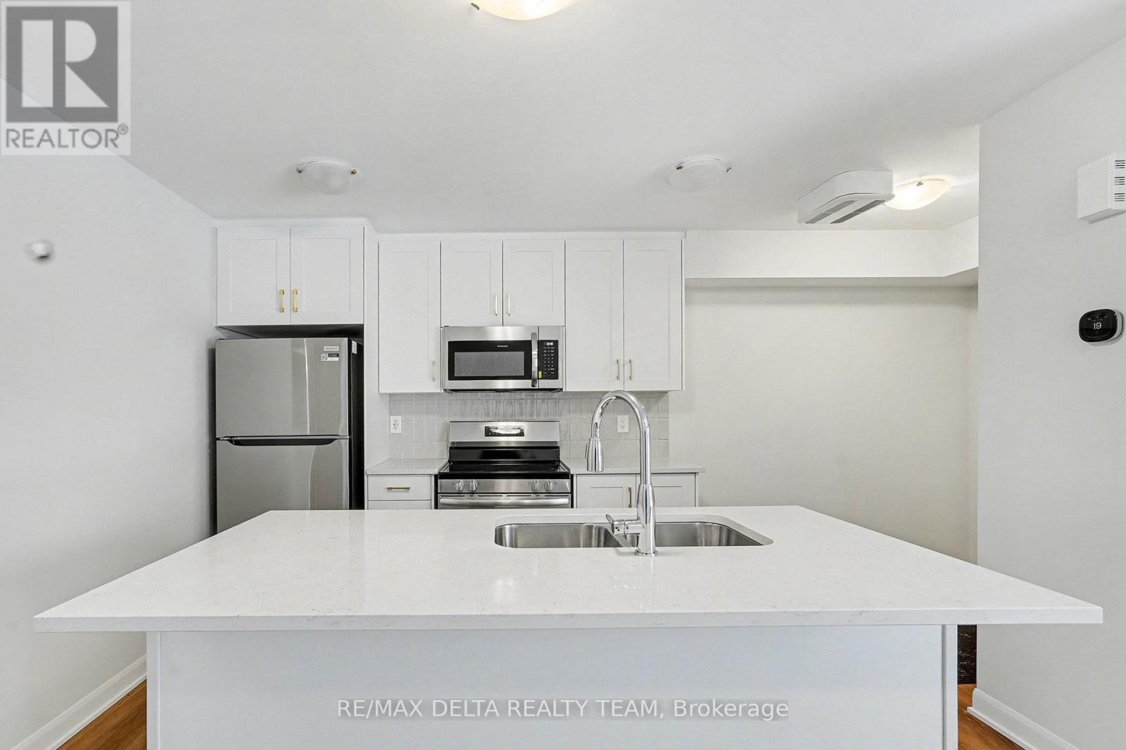 1209 Creekway Private, Ottawa, Ontario  K2T 0T1 - Photo 10 - X12701762