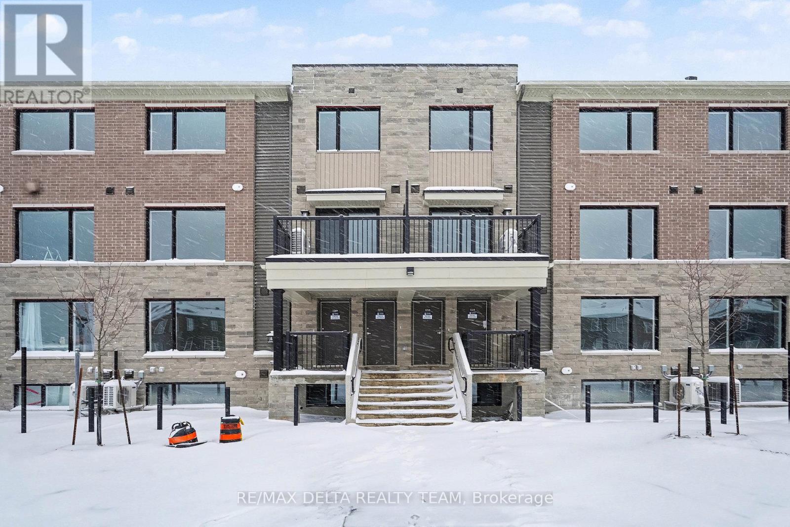 1209 Creekway Private, Ottawa, Ontario  K2T 0T1 - Photo 2 - X12701762