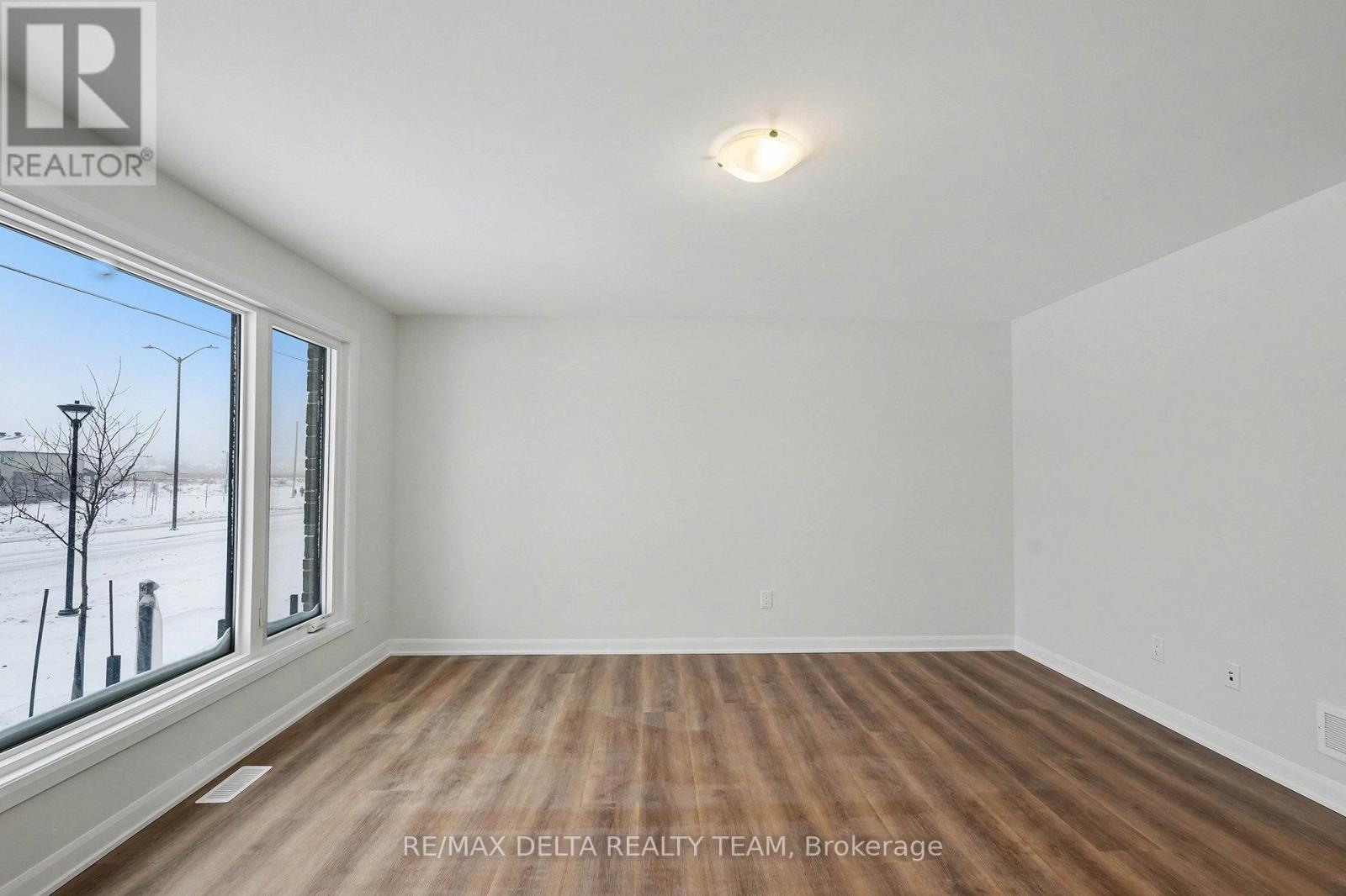 1209 Creekway Private, Ottawa, Ontario  K2T 0T1 - Photo 3 - X12701762