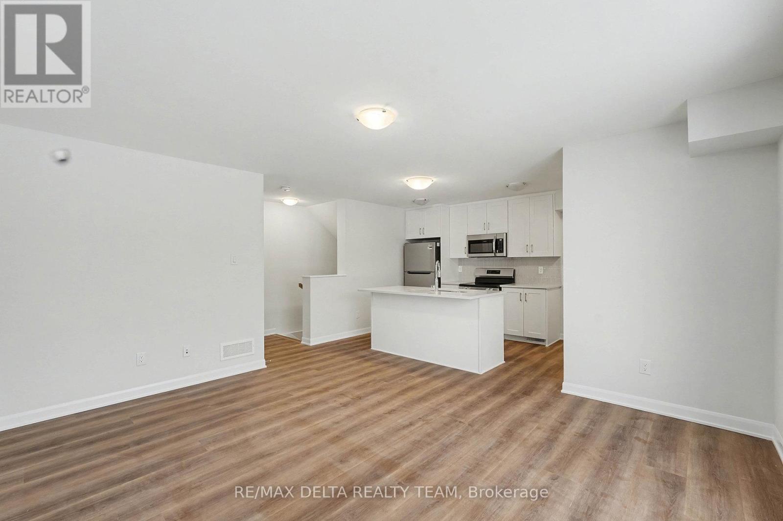 1209 Creekway Private, Ottawa, Ontario  K2T 0T1 - Photo 4 - X12701762