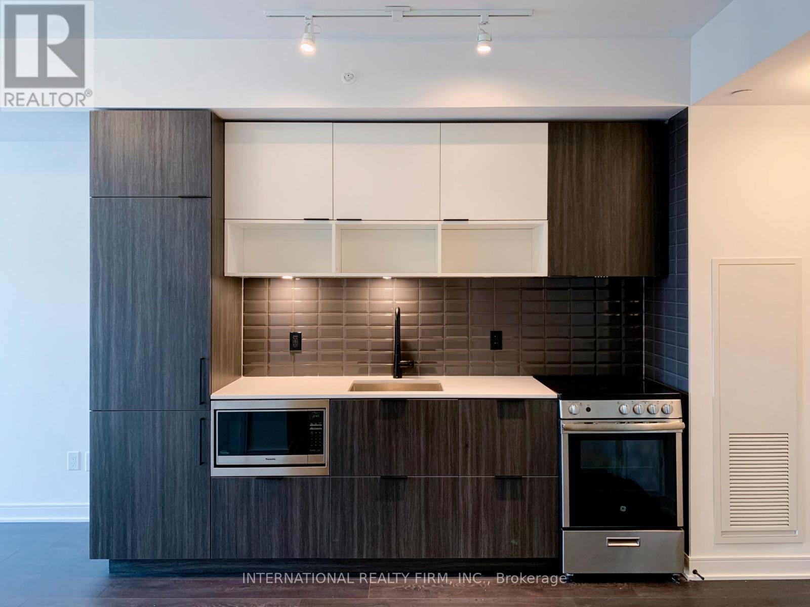 802 - 60 Tannery Road, Toronto, Ontario  M5A 0S8 - Photo 2 - C12701746