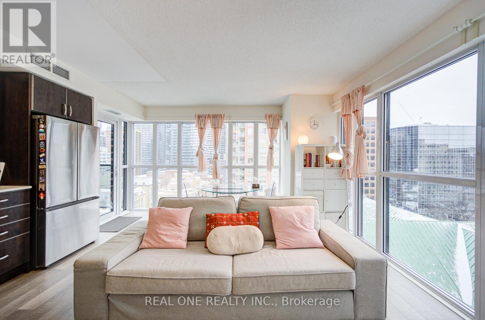 1509 - 28 Ted Rogers Way, Toronto, Ontario  M4Y 2J4 - Photo 15 - C12701764