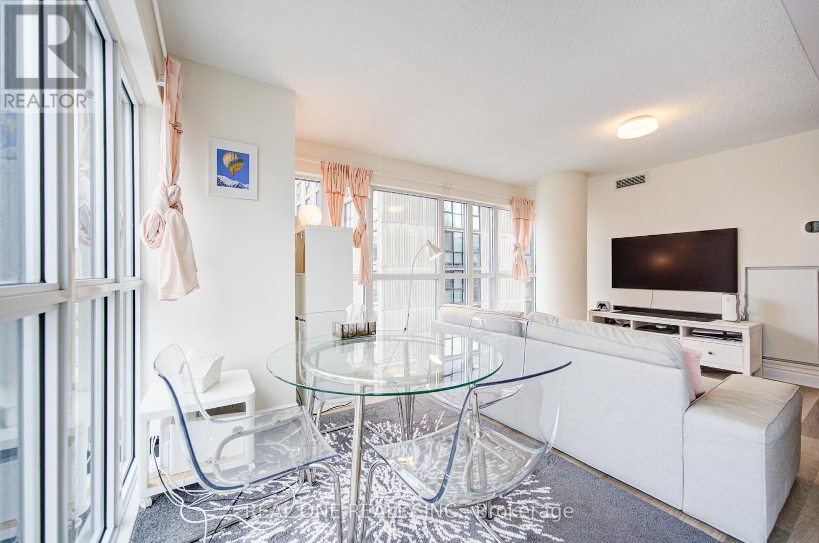 1509 - 28 Ted Rogers Way, Toronto, Ontario  M4Y 2J4 - Photo 18 - C12701764