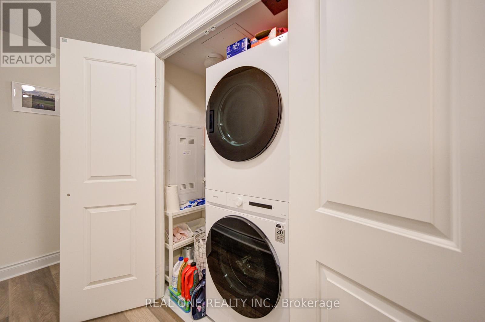 1509 - 28 Ted Rogers Way, Toronto, Ontario  M4Y 2J4 - Photo 9 - C12701764