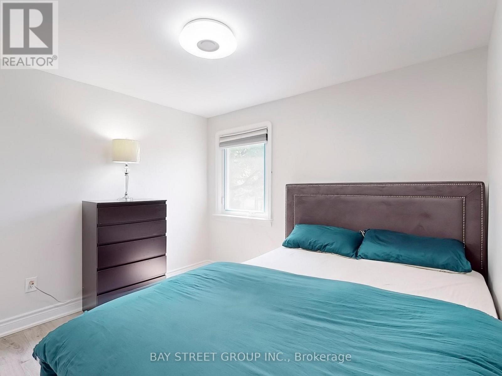 657 Pharmacy Avenue, Toronto, Ontario  M1L 3H6 - Photo 30 - E12701760