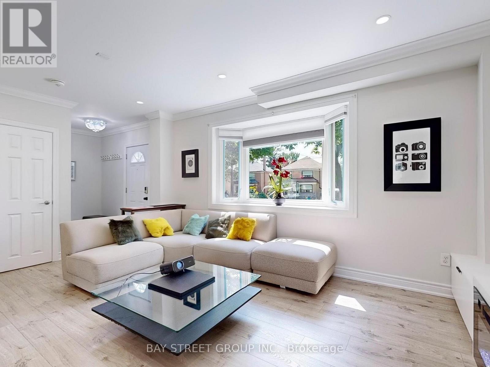 657 Pharmacy Avenue, Toronto, Ontario  M1L 3H6 - Photo 4 - E12701760