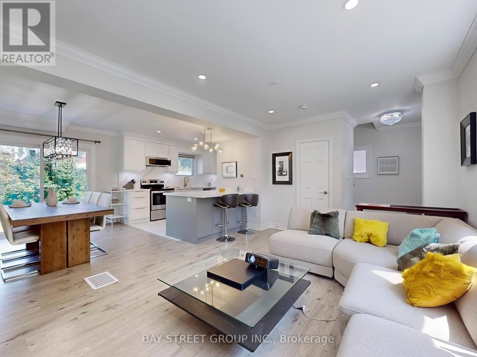 657 Pharmacy Avenue, Toronto, Ontario  M1L 3H6 - Photo 8 - E12701760