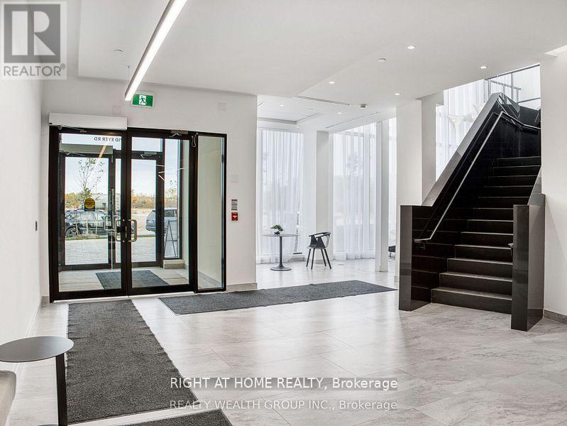 207 - 6 David Eyer Road, Richmond Hill, Ontario  L4S 0N5 - Photo 3 - N12701754