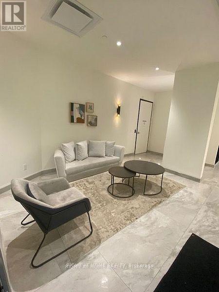 207 - 6 David Eyer Road, Richmond Hill, Ontario  L4S 0N5 - Photo 5 - N12701754