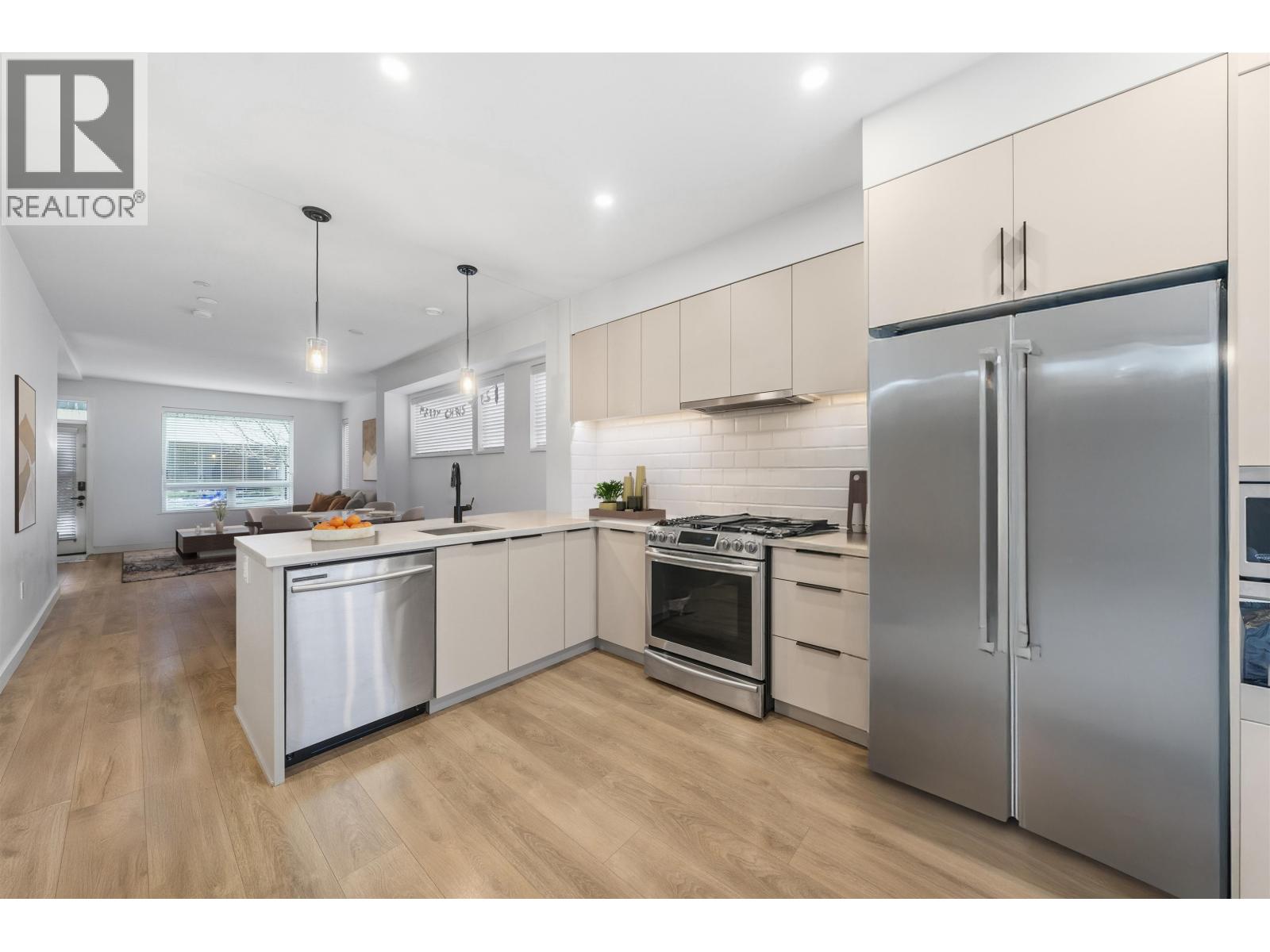 601 3021 ST GEORGE STREET, Port Moody, British Columbia