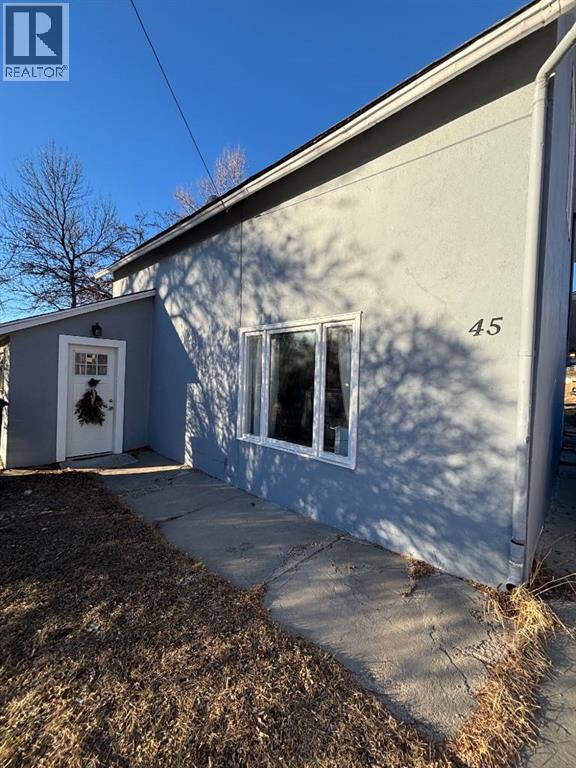 45 Civic Avenue W, Magrath, Alberta  T0K 1J0 - Photo 3 - A2279183