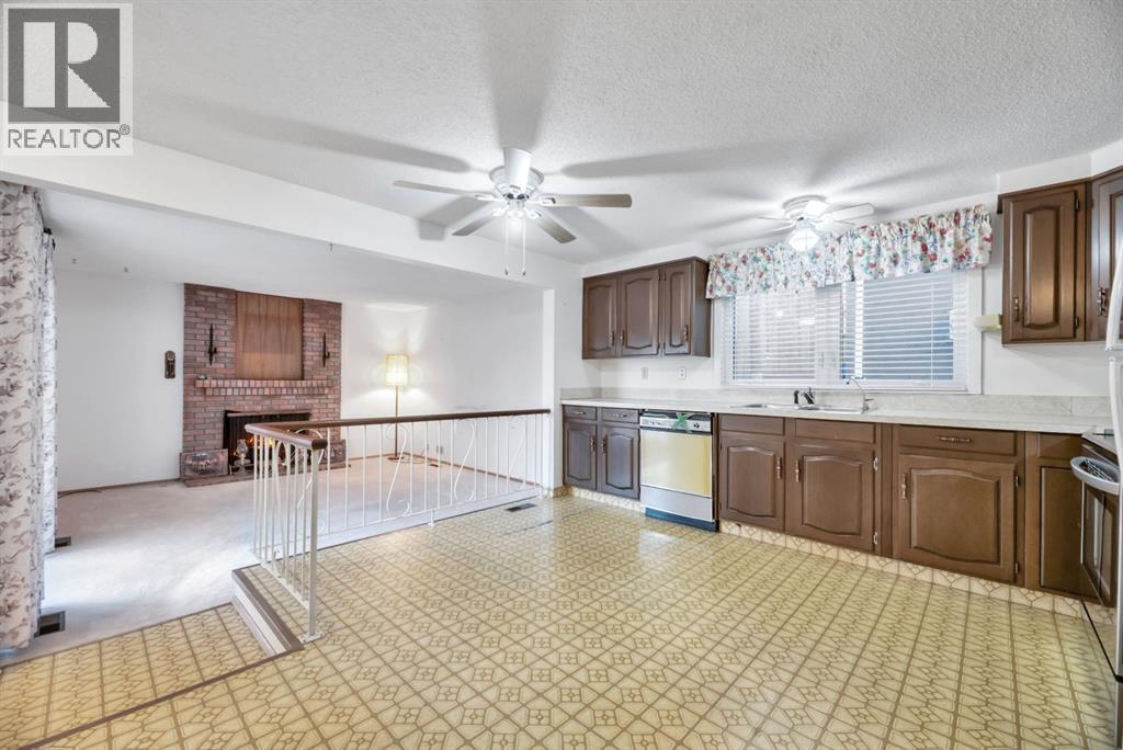 16 Thornwood Close Nw, Calgary, Alberta  T2K 5K3 - Photo 13 - A2279261