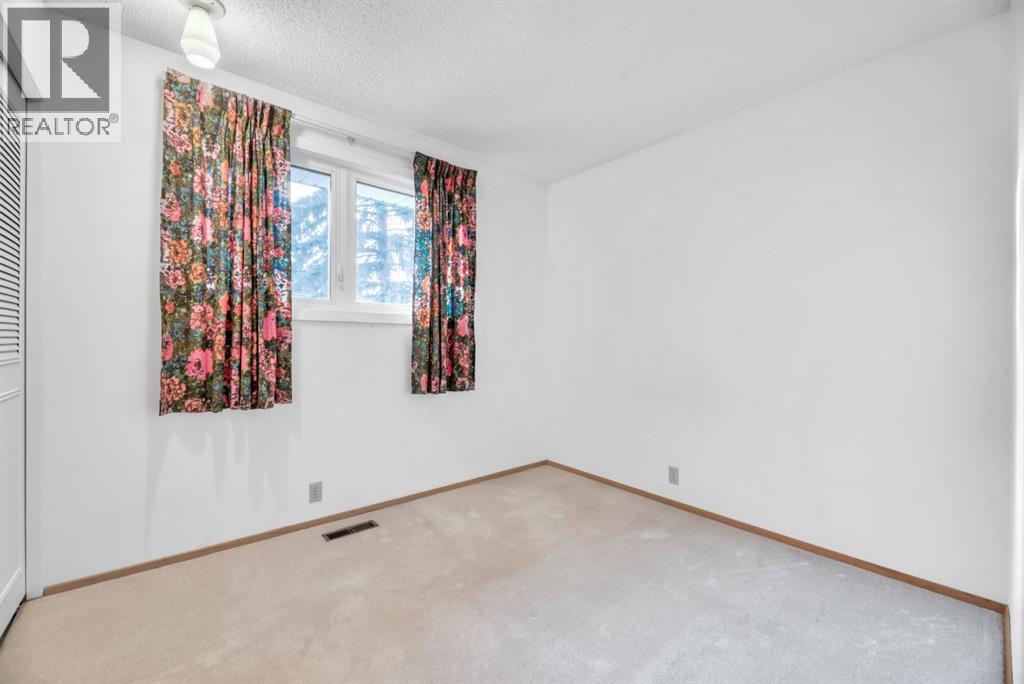 16 Thornwood Close Nw, Calgary, Alberta  T2K 5K3 - Photo 19 - A2279261