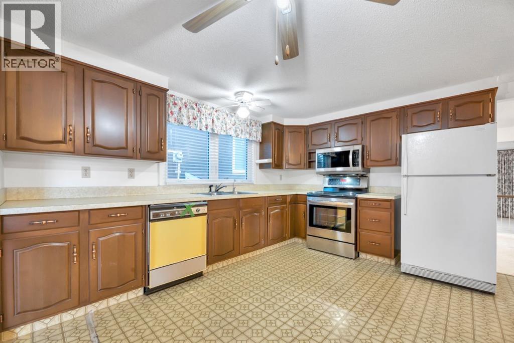 16 Thornwood Close Nw, Calgary, Alberta  T2K 5K3 - Photo 15 - A2279261