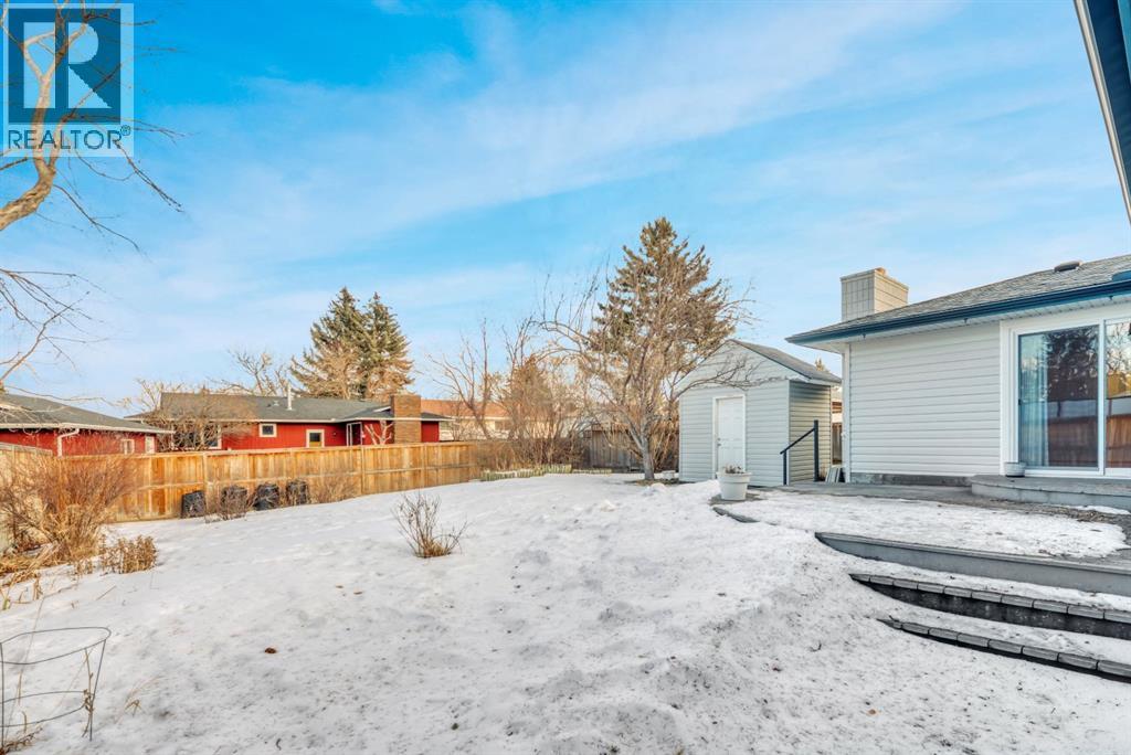 16 Thornwood Close Nw, Calgary, Alberta  T2K 5K3 - Photo 3 - A2279261