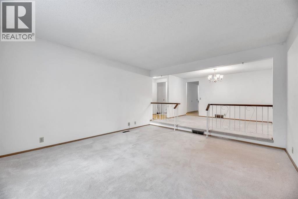 16 Thornwood Close Nw, Calgary, Alberta  T2K 5K3 - Photo 10 - A2279261