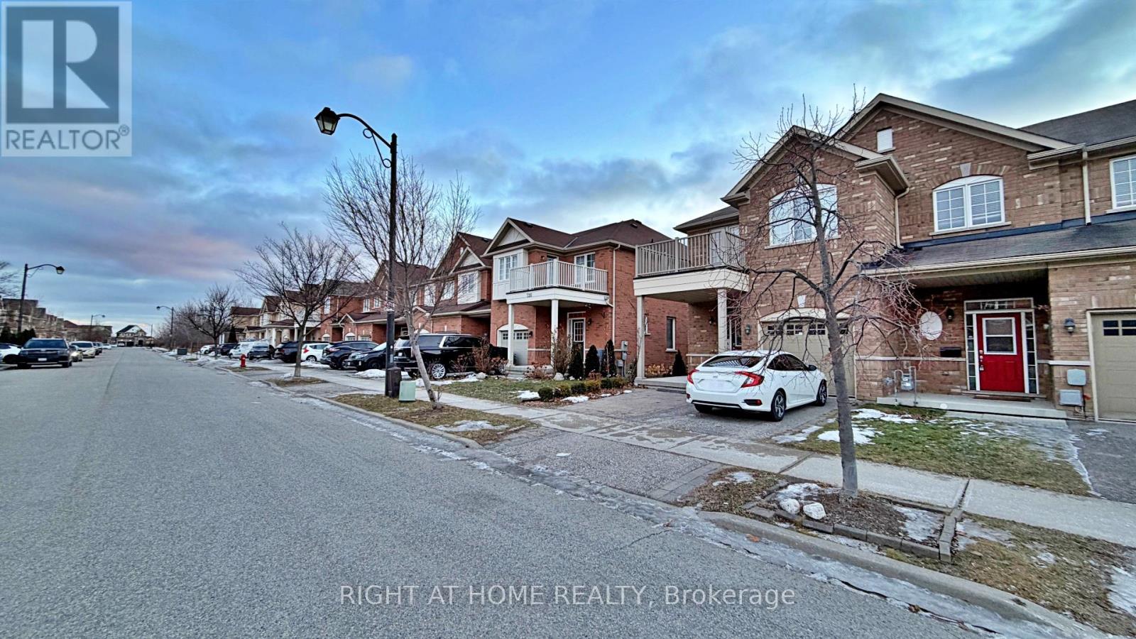 708 Agnew Crescent, Milton, Ontario  L9T 8M6 - Photo 4 - W12701790