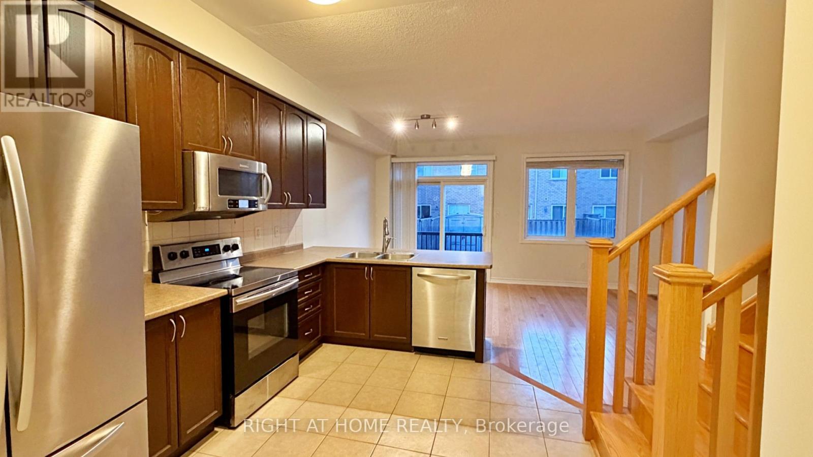 708 Agnew Crescent, Milton, Ontario  L9T 8M6 - Photo 6 - W12701790