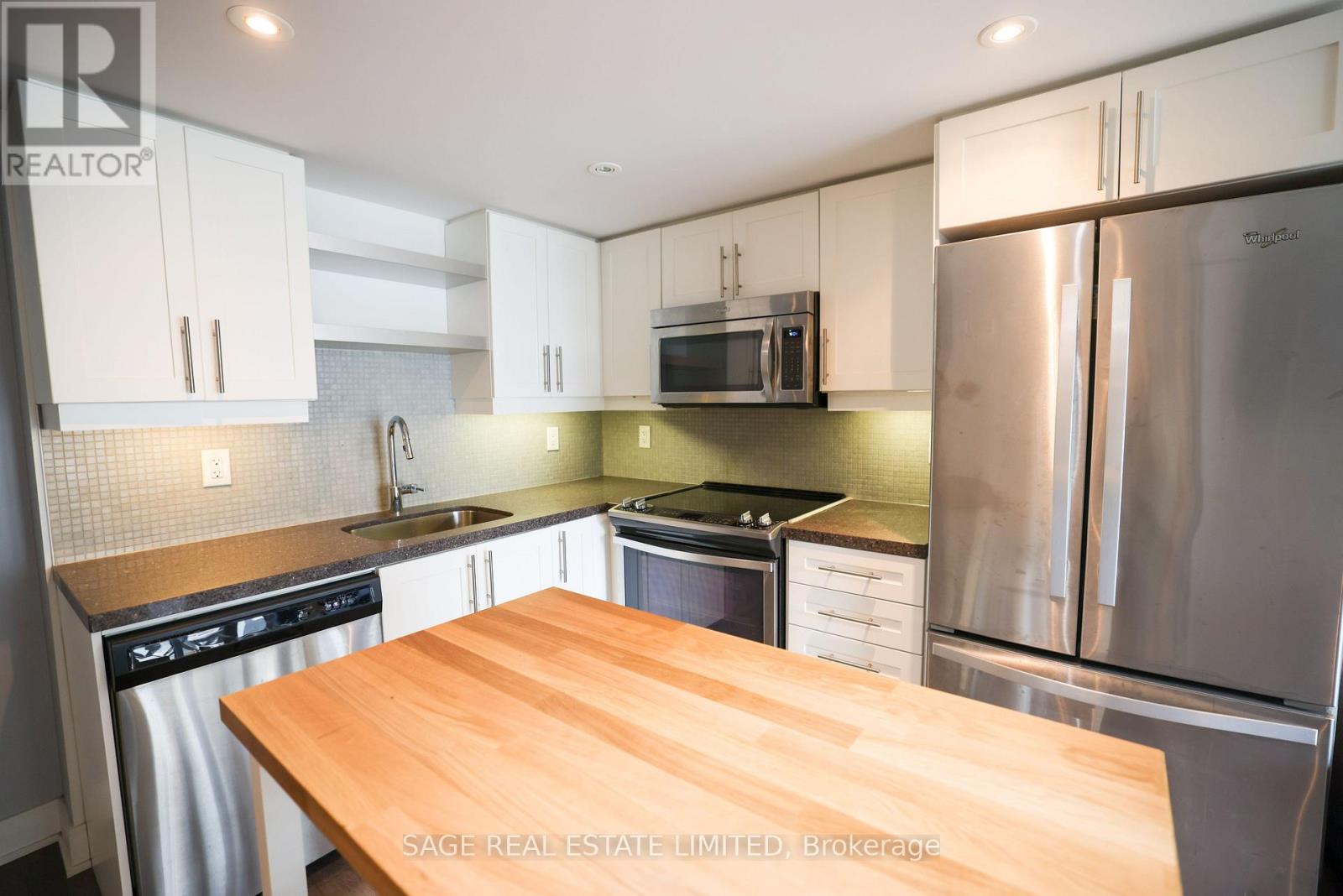 1702 - 525 Adelaide Street W, Toronto, Ontario  M5V 0N7 - Photo 2 - C12701838