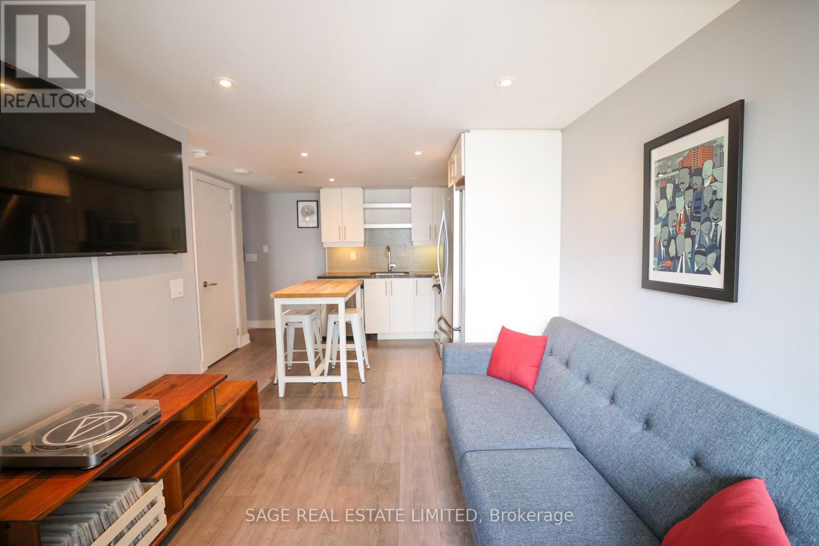 1702 - 525 Adelaide Street W, Toronto, Ontario  M5V 0N7 - Photo 5 - C12701838