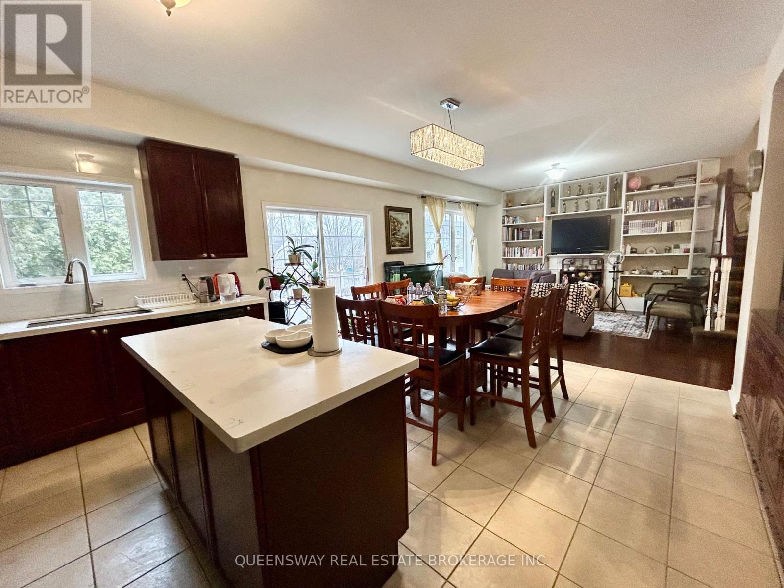 23 Robert Attersley Drive E, Whitby, Ontario  L1R 3E3 - Photo 5 - E12701816