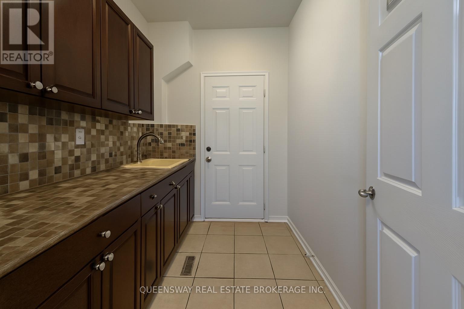 23 Robert Attersley Drive E, Whitby, Ontario  L1R 3E3 - Photo 6 - E12701816