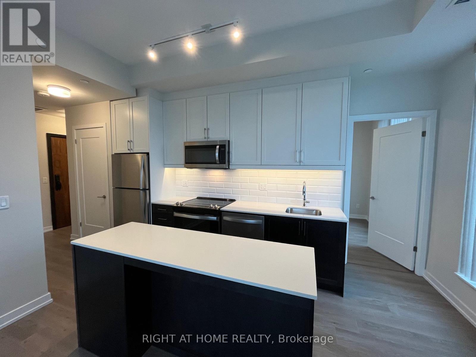 504 - 201 Brock Street S, Whitby, Ontario  L1N 4K2 - Photo 11 - E12701842