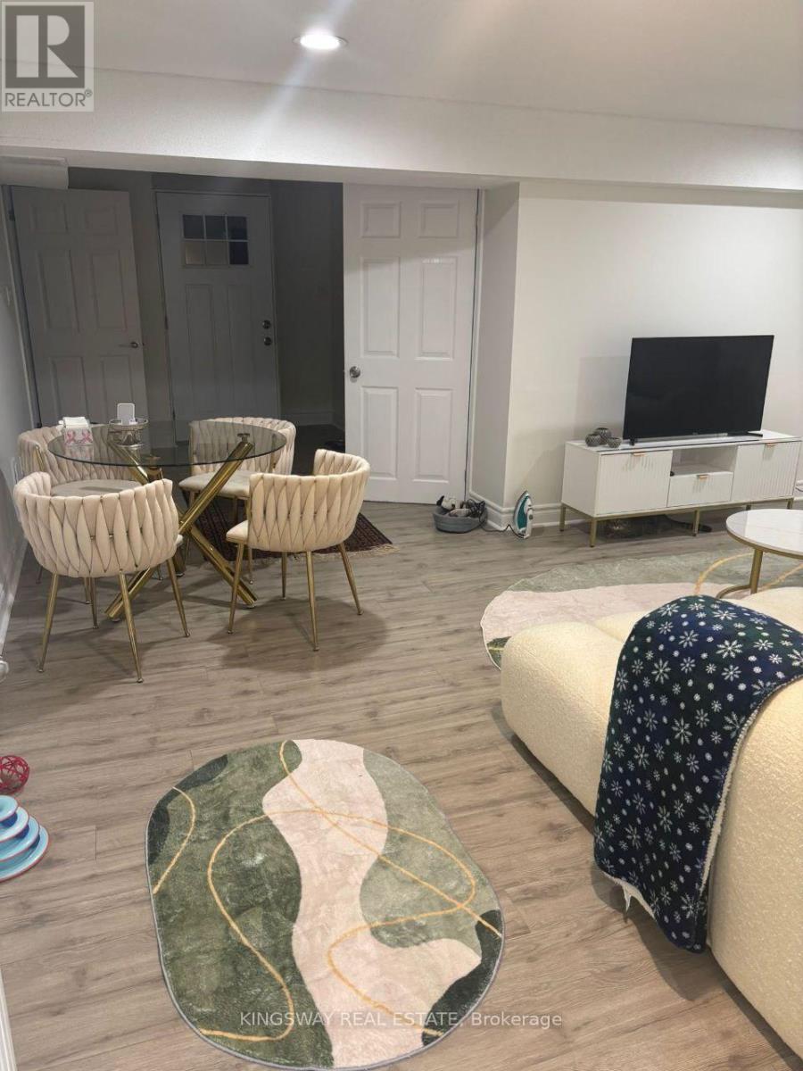 134 Oxford Street, Richmond Hill, Ontario  L4C 4L7 - Photo 4 - N12701826