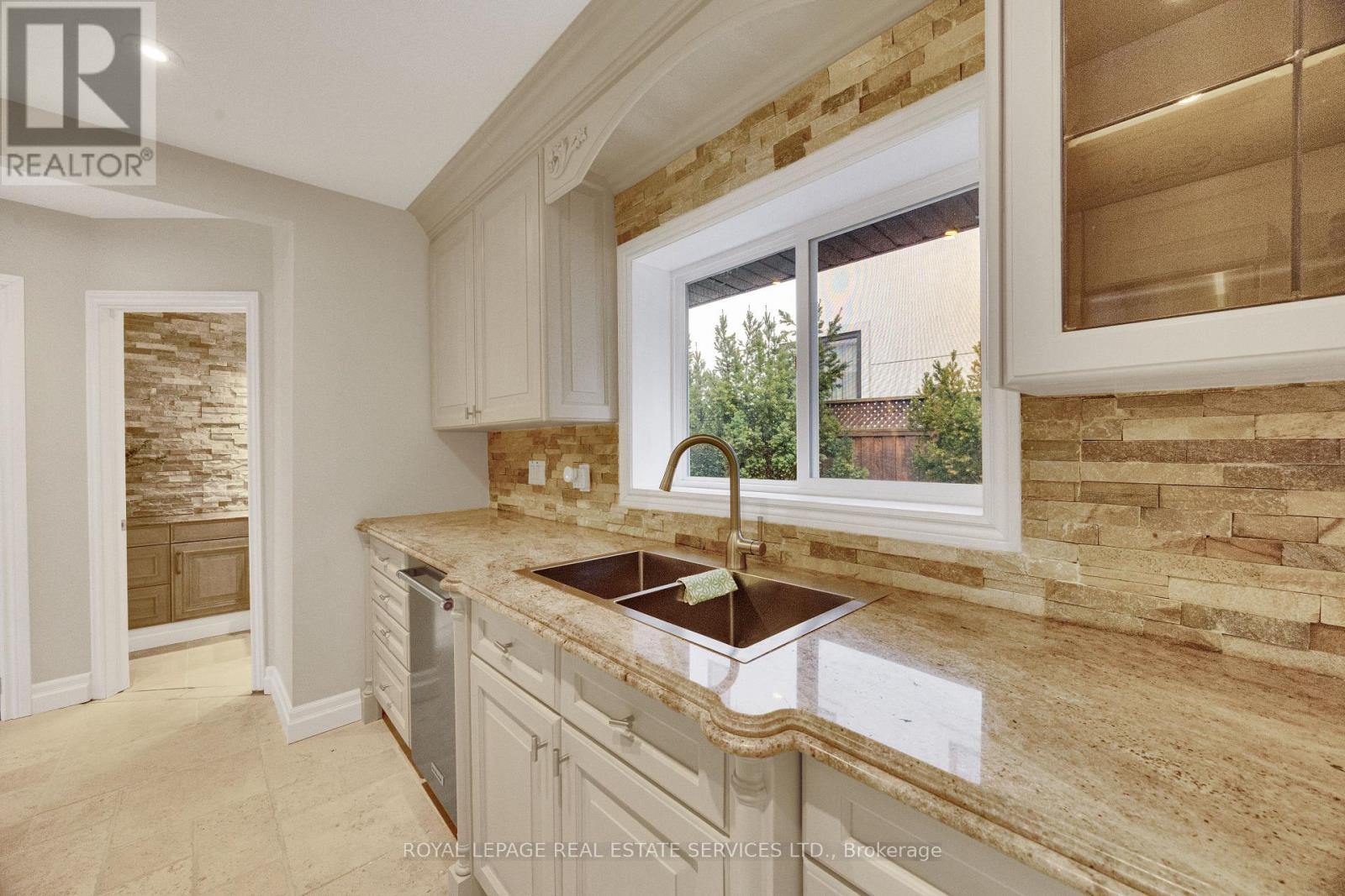 308 Third Line, Oakville, Ontario  L6L 4A4 - Photo 18 - W12701822