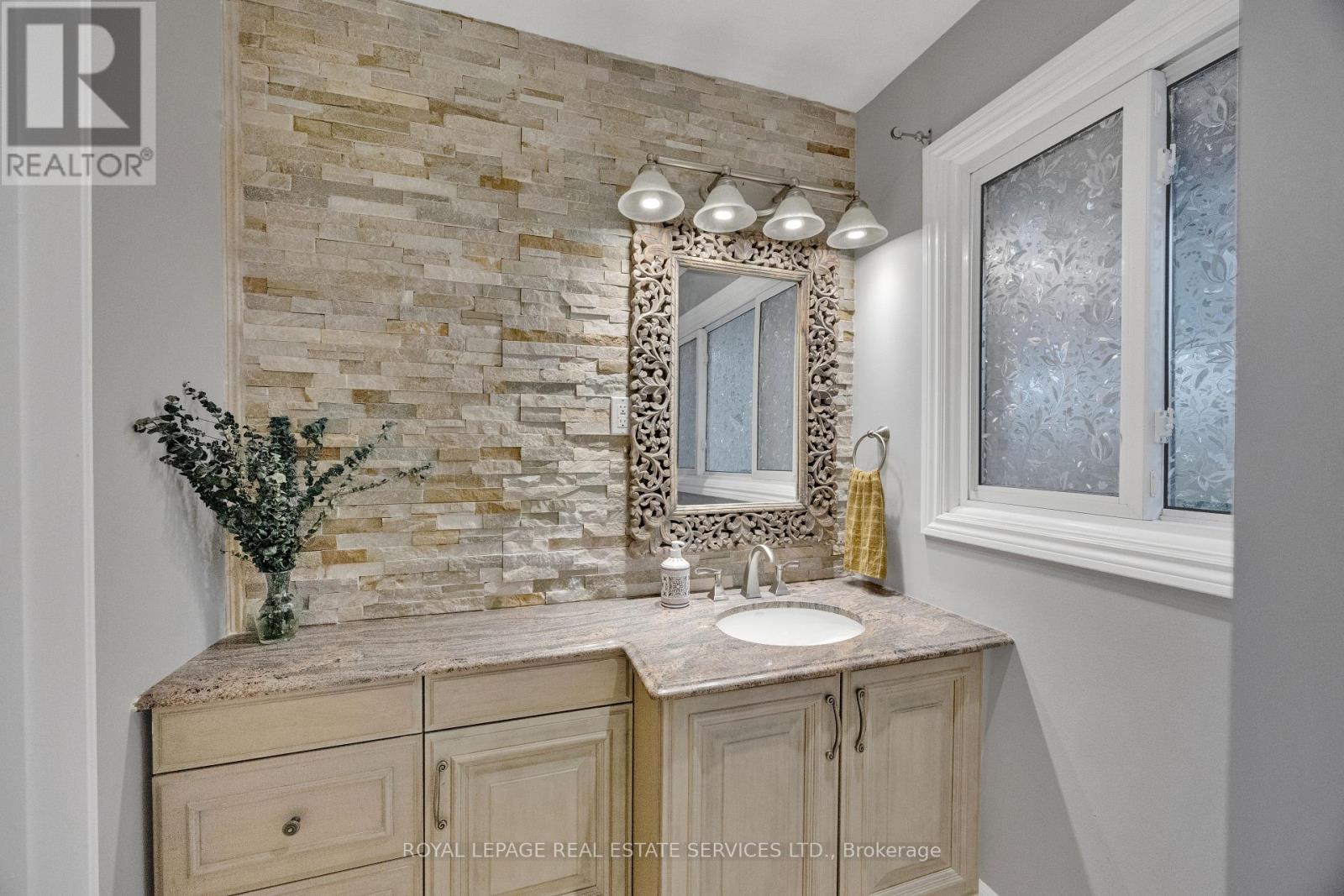 308 Third Line, Oakville, Ontario  L6L 4A4 - Photo 20 - W12701822