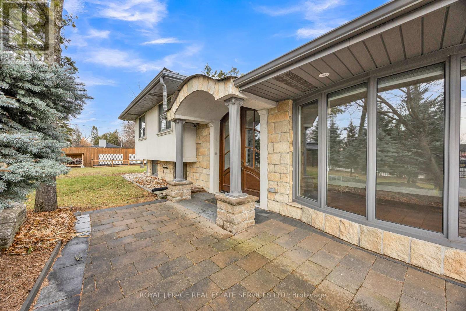 308 Third Line, Oakville, Ontario  L6L 4A4 - Photo 3 - W12701822