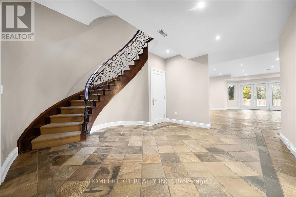 210 St Leonards Avenue, Toronto, Ontario  M4N 1K7 - Photo 39 - C12677944