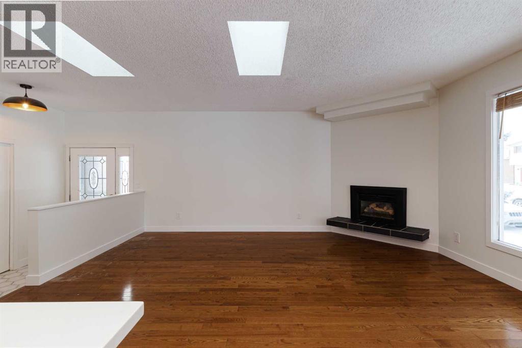 256 Queen Tamara Way Se, Calgary, Alberta  T2J 4E7 - Photo 7 - A2278377