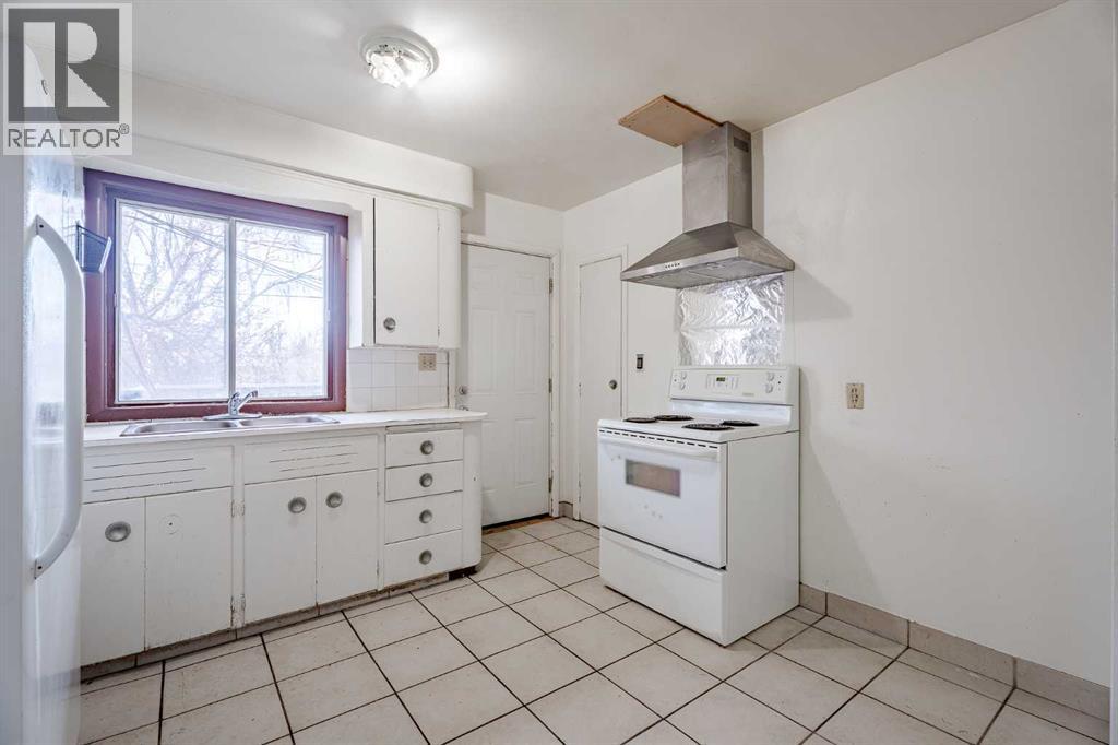 2472 Capitol Hill Crescent Nw, Calgary, Alberta  T2M 2A2 - Photo 11 - A2279283