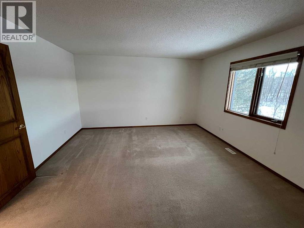 127 Douglasbank Court Se, Calgary, Alberta  T2Z 2C3 - Photo 16 - A2279428