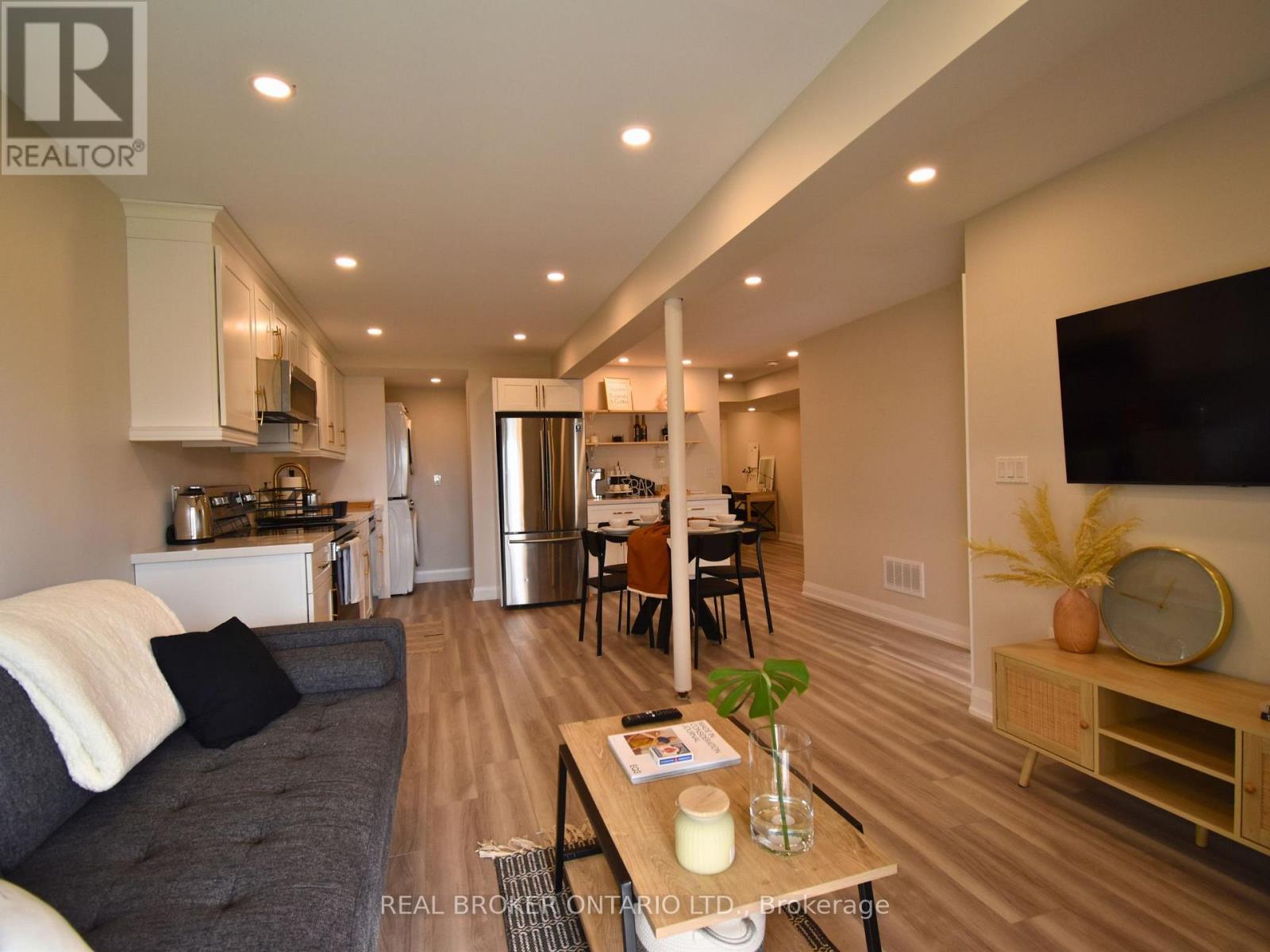 Lower - 1004 Dashwood Court, Pickering, Ontario  L1V 0G7 - Photo 6 - E12701856