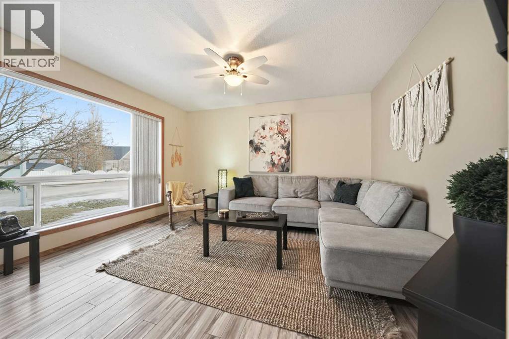 5 Greenview Way, Strathmore, Alberta  T1P 1L2 - Photo 6 - A2277774